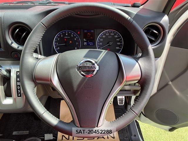 Nissan NV350 Caravan 2021-02 8884115-16