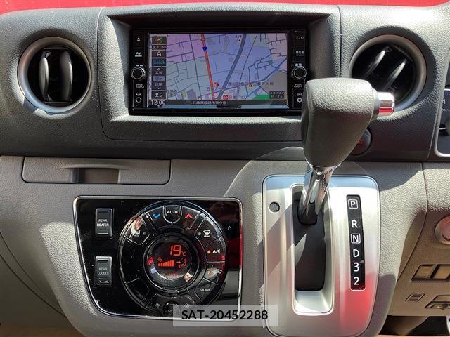Nissan NV350 Caravan 2021-02 8884115-17