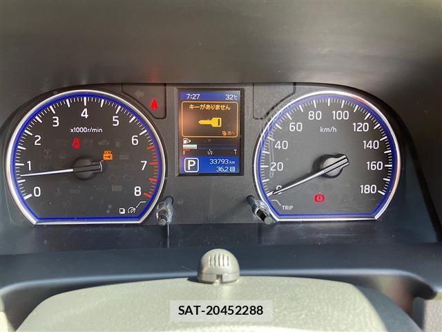 Nissan NV350 Caravan 2021-02 8884115-21