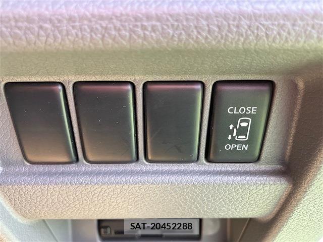 Nissan NV350 Caravan 2021-02 8884115-26