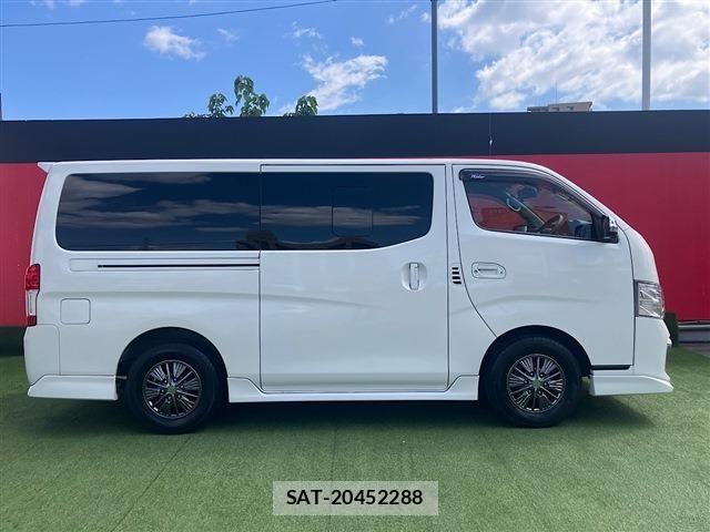 Nissan NV350 Caravan 2021-02 8884115-3