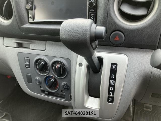 Nissan NV350 Caravan 2021-08 8937678-10