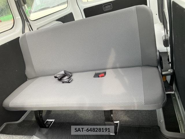 Nissan NV350 Caravan 2021-08 8937678-3