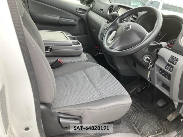 Nissan NV350 Caravan 2021-08 8937678-6
