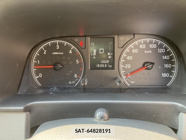 Nissan NV350 Caravan 2021-08 8937678-8