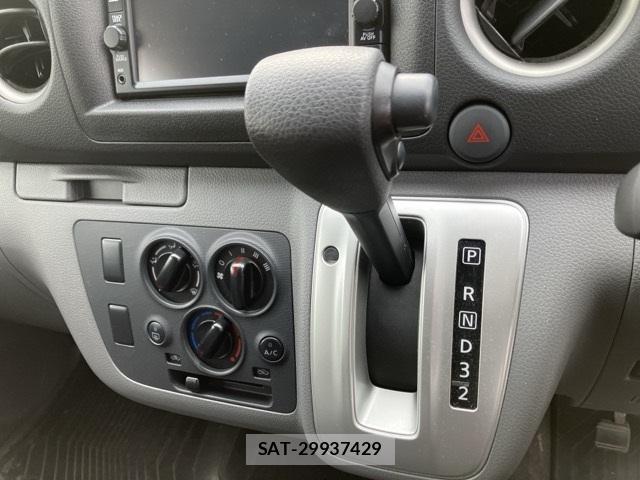 Nissan NV350 Caravan 2021-07 8937677-11