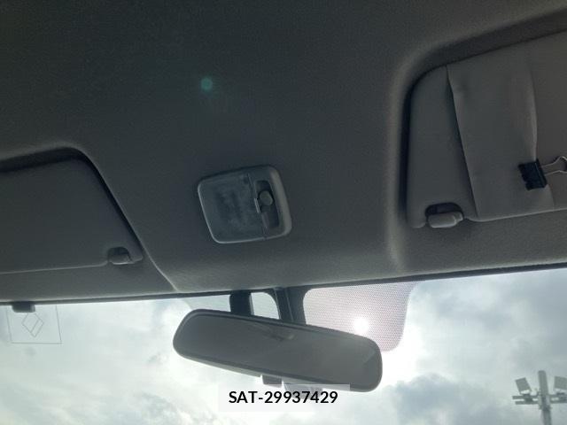 Nissan NV350 Caravan 2021-07 8937677-12