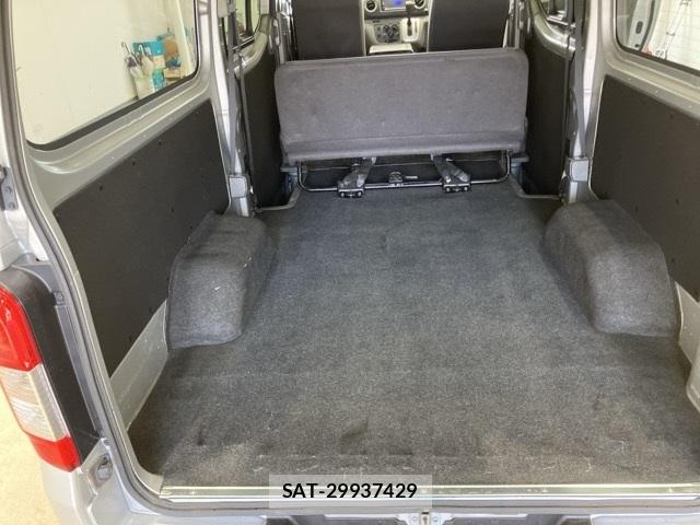 Nissan NV350 Caravan 2021-07 8937677-13