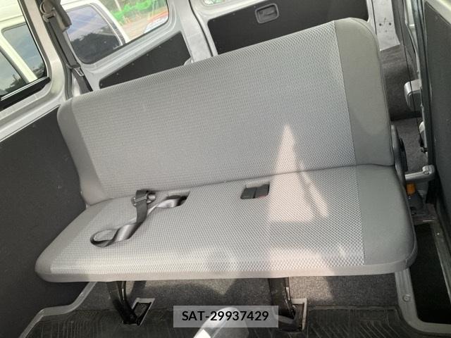 Nissan NV350 Caravan 2021-07 8937677-3
