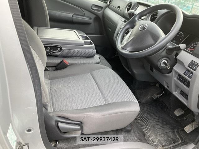 Nissan NV350 Caravan 2021-07 8937677-6