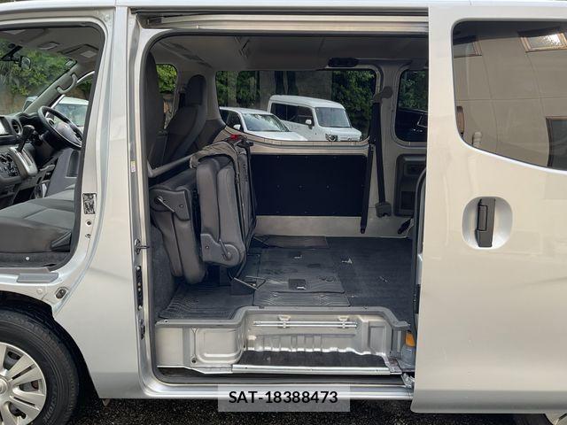 Nissan NV350 Caravan 2017-06 1056231-12