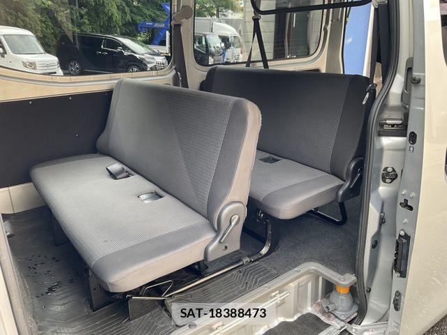 Nissan NV350 Caravan 2017-06 1056231-13