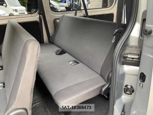 Nissan NV350 Caravan 2017-06 1056231-14