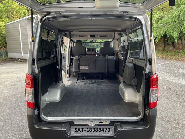 Nissan NV350 Caravan 2017-06 1056231-16