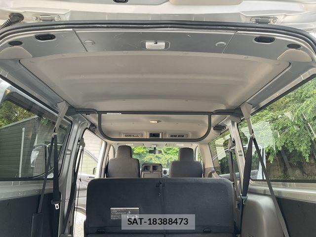 Nissan NV350 Caravan 2017-06 1056231-17