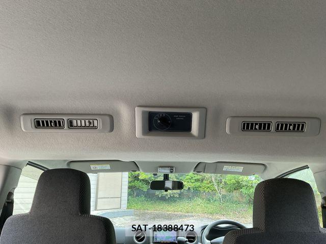Nissan NV350 Caravan 2017-06 1056231-18