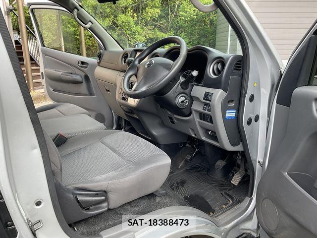 Nissan NV350 Caravan 2017-06 1056231-1