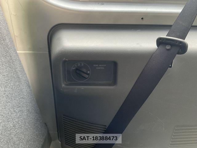 Nissan NV350 Caravan 2017-06 1056231-19