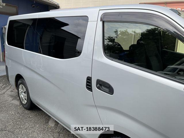 Nissan NV350 Caravan 2017-06 1056231-24