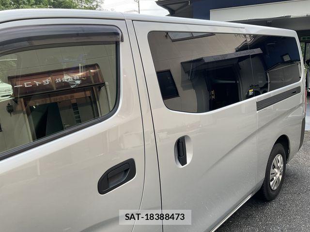 Nissan NV350 Caravan 2017-06 1056231-25