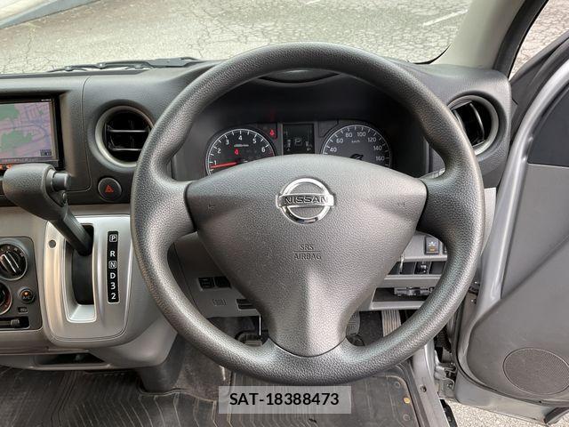 Nissan NV350 Caravan 2017-06 1056231-2