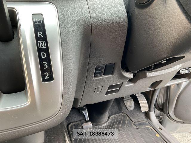 Nissan NV350 Caravan 2017-06 1056231-7