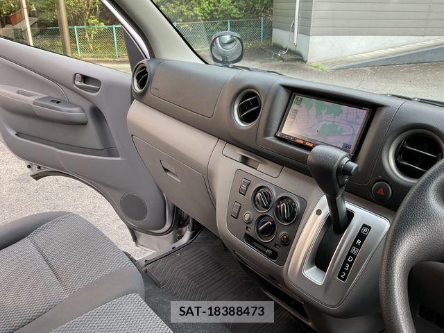 Nissan NV350 Caravan 2017-06 1056231-8