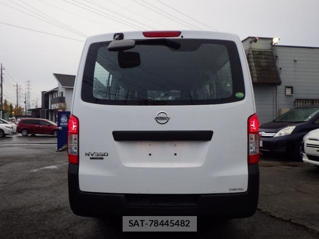 Nissan NV350 Caravan 2017-07 1496187-4