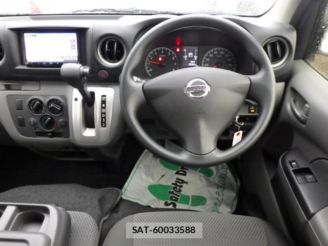 Nissan NV350 Caravan 2019-09 1586855-8