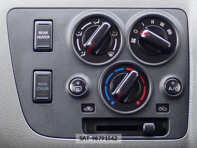 Nissan NV350 Caravan 2020-04 7215732-13
