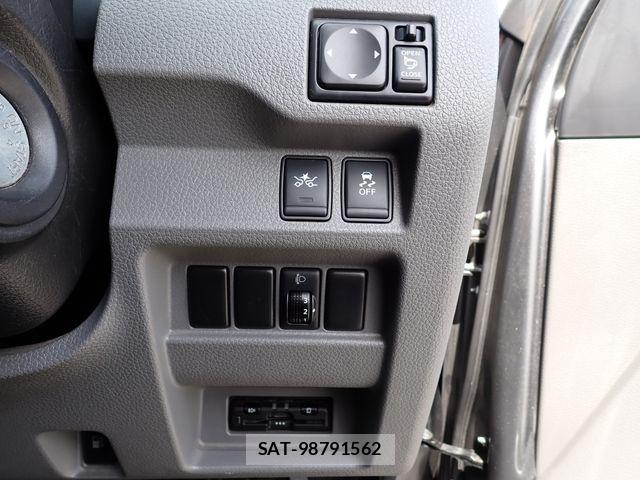 Nissan NV350 Caravan 2020-04 7215732-14