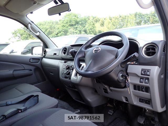 Nissan NV350 Caravan 2020-04 7215732-17