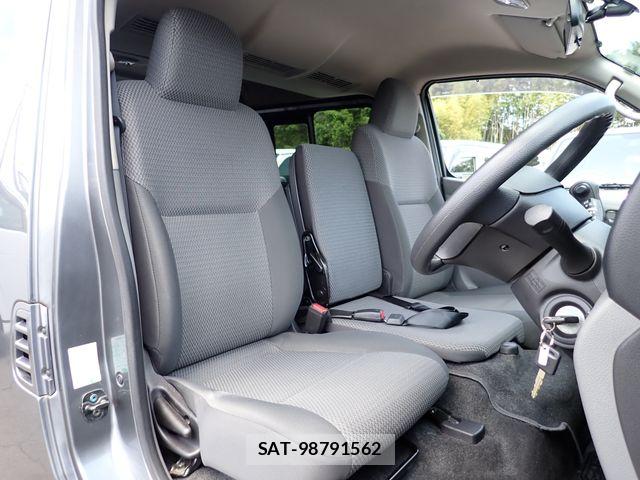 Nissan NV350 Caravan 2020-04 7215732-18