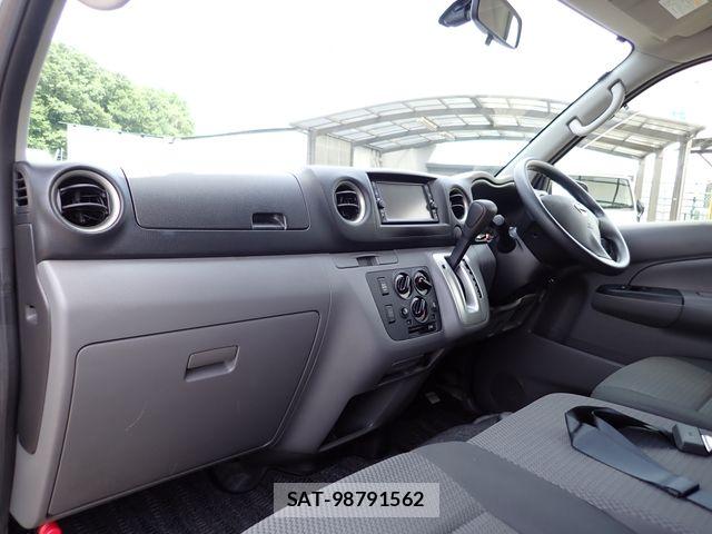 Nissan NV350 Caravan 2020-04 7215732-19