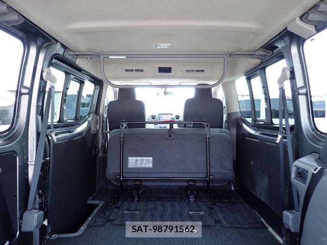 Nissan NV350 Caravan 2020-04 7215732-24
