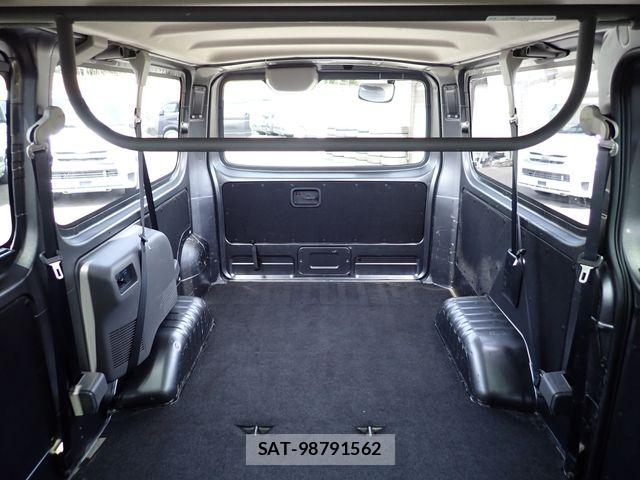 Nissan NV350 Caravan 2020-04 7215732-25