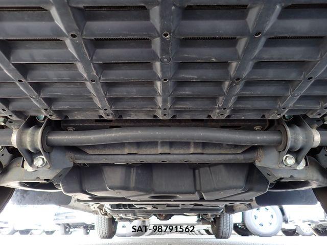 Nissan NV350 Caravan 2020-04 7215732-26