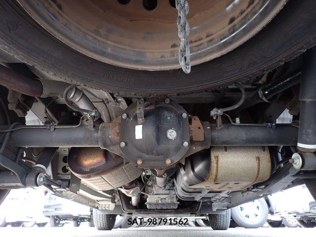 Nissan NV350 Caravan 2020-04 7215732-27