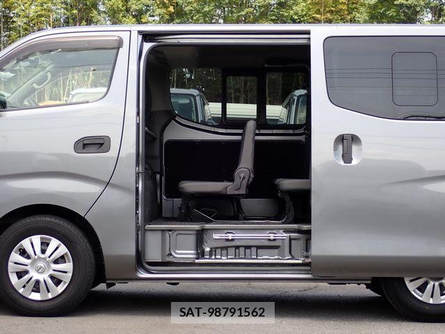 Nissan NV350 Caravan 2020-04 7215732-4