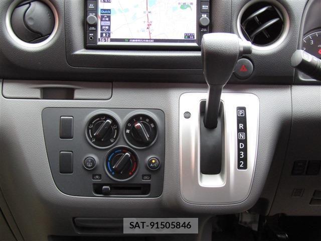 Nissan NV350 Caravan 2021-03 7618989-11