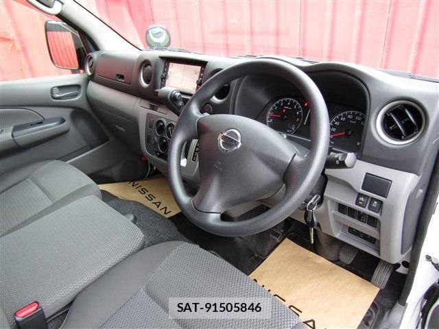 Nissan NV350 Caravan 2021-03 7618989-16