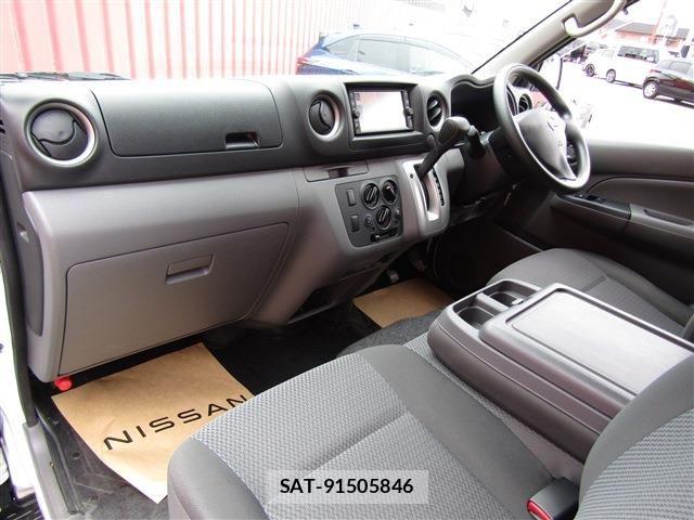 Nissan NV350 Caravan 2021-03 7618989-17