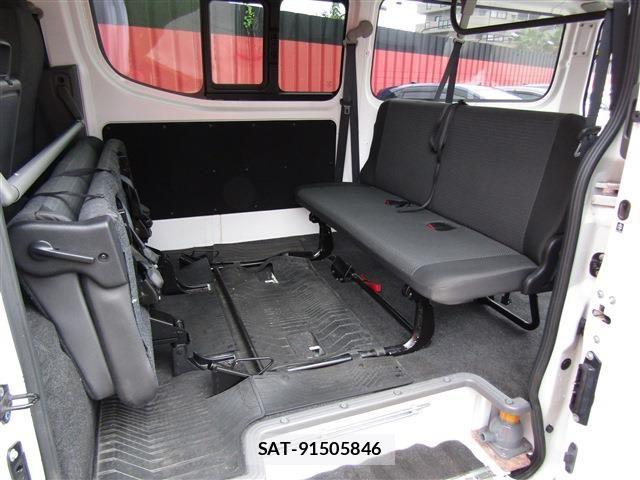Nissan NV350 Caravan 2021-03 7618989-19