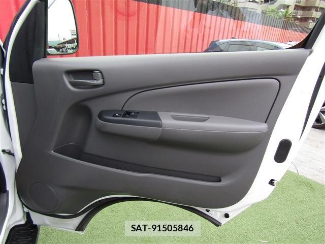 Nissan NV350 Caravan 2021-03 7618989-22
