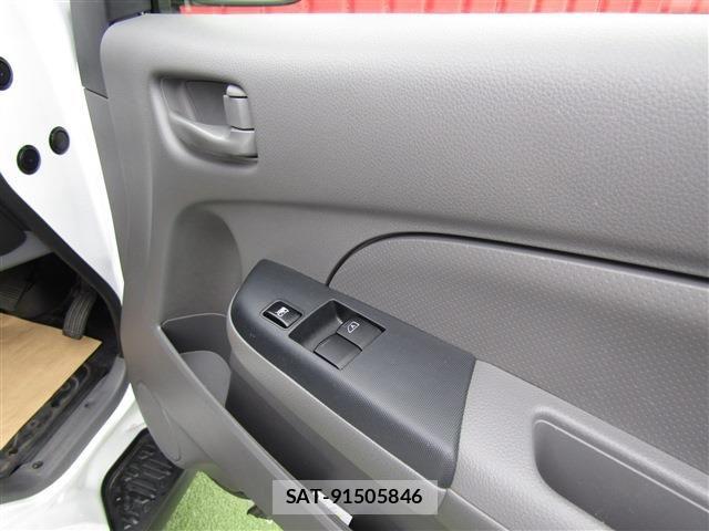 Nissan NV350 Caravan 2021-03 7618989-23