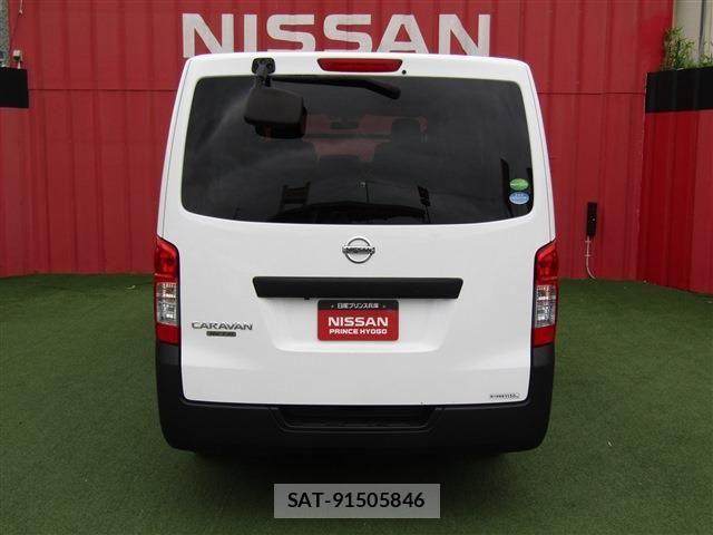 Nissan NV350 Caravan 2021-03 7618989-27