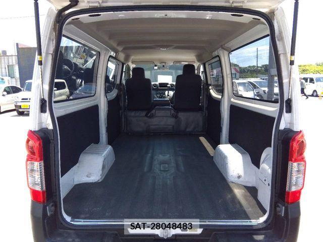 Nissan NV350 Caravan 2020-04 7359182-5