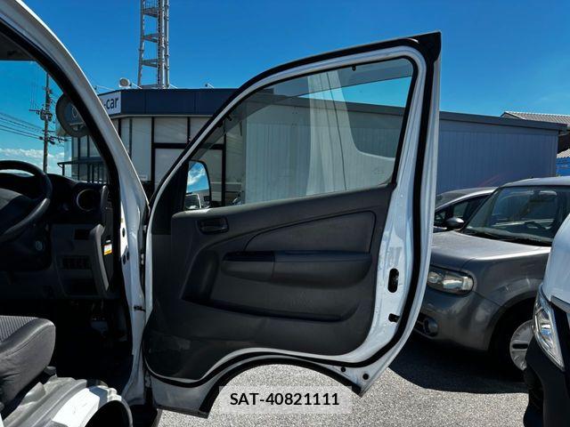 Nissan NV350 Caravan 2020-07 8355282-13