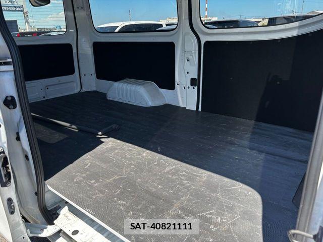 Nissan NV350 Caravan 2020-07 8355282-14