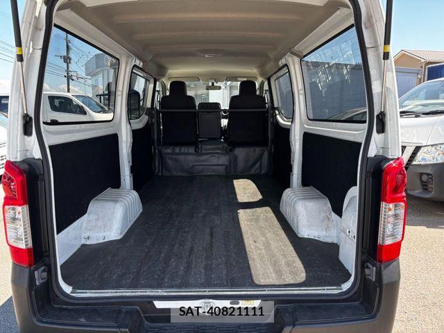 Nissan NV350 Caravan 2020-07 8355282-15